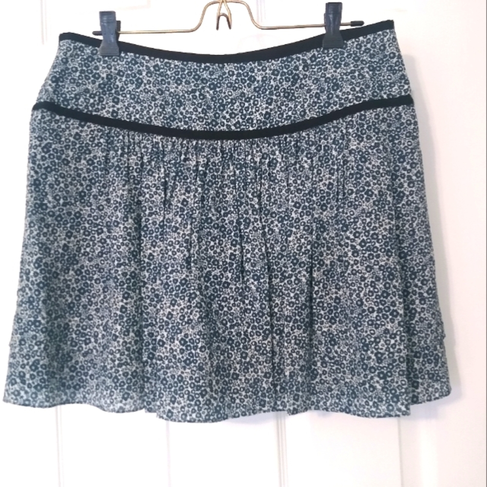 Burberry Brit 100% silk fully lined mini skirt US size 8, in teal floral print.